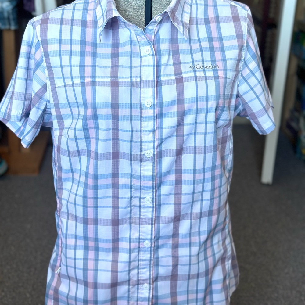 Columbia Sportswear. 
Pastel Plaid Button-Up short sleeve shirt. 
W XL NOW $10